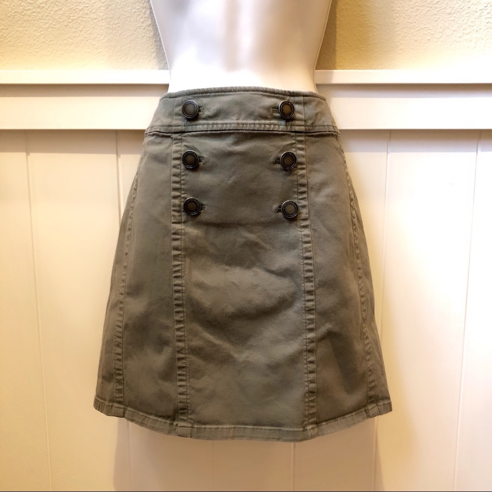 Like new Jones Wear Jeans khaki skirt. Sz 4